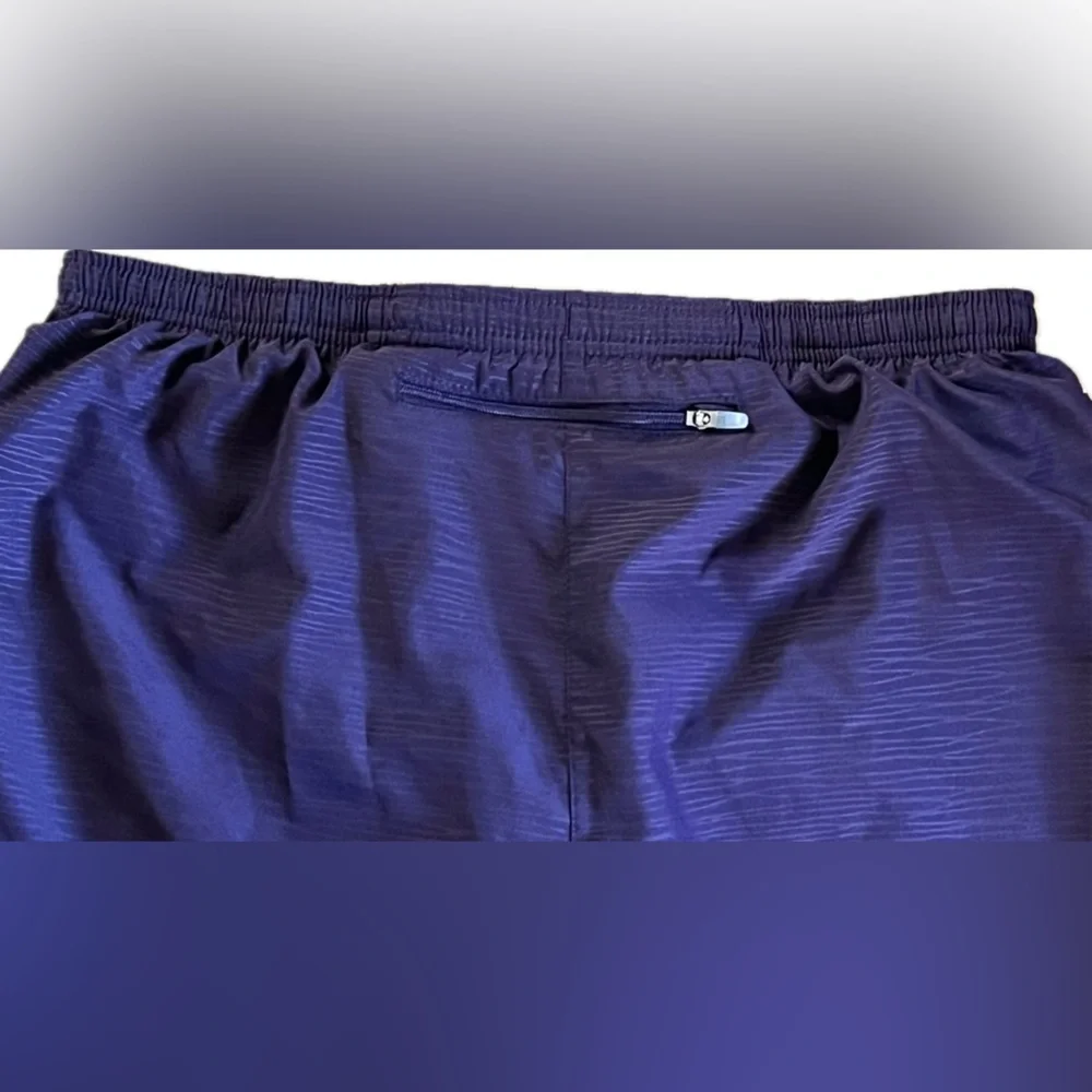 Nike Athletic Shorts Lightweight, back pocket. Excellent condition. Size M
